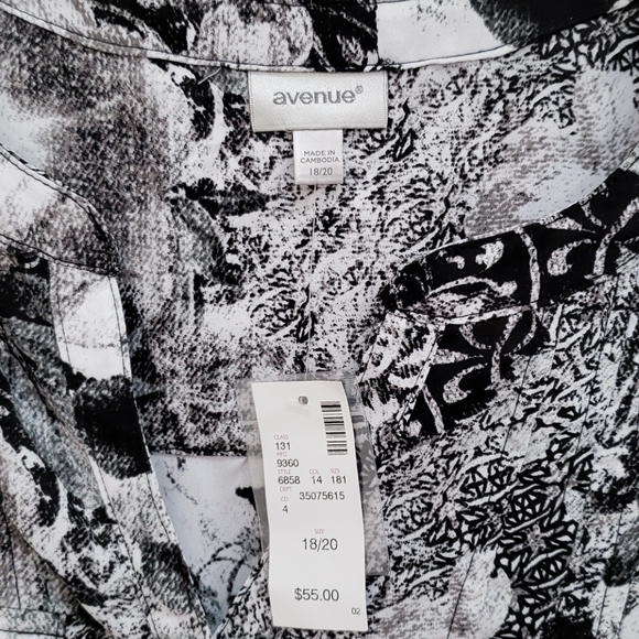 Avenue Women's Top NWT - Picture 2 of 4